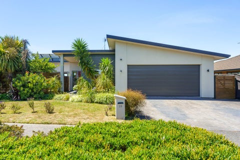 35 Simpson Crescent, Raumati Beach, Paraparaumu