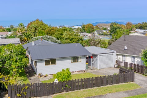 69 Pohutukawa Drive, Pukete, Hamilton