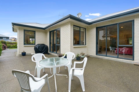 8 Chippenham Grove, Churton Park, Wellington