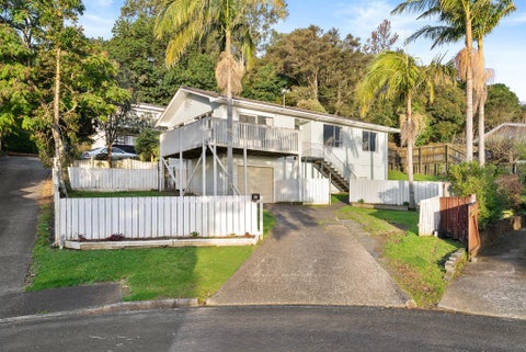 11 Chrisarda Place, Red Hill, Papakura