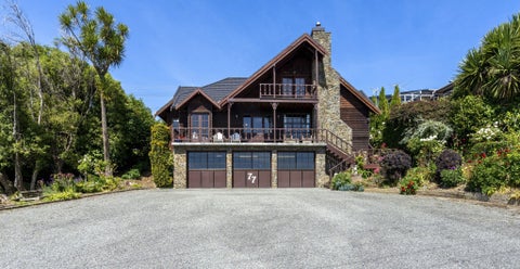 77 Towack Street, Riverton