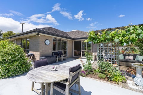 1087 Queen Street East, Levin, Levin