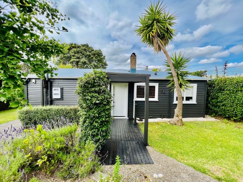 50 Government Road, Raglan, Raglan