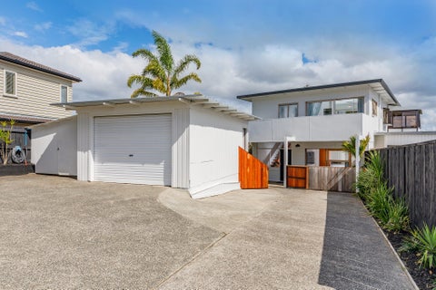 2/29 Carlisle Road, Torbay, Auckland
