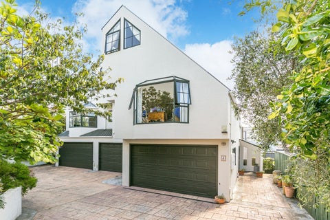 16J Hobson Street, Thorndon, Wellington