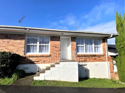 2/242 Onewa Road, Birkenhead, Auckland