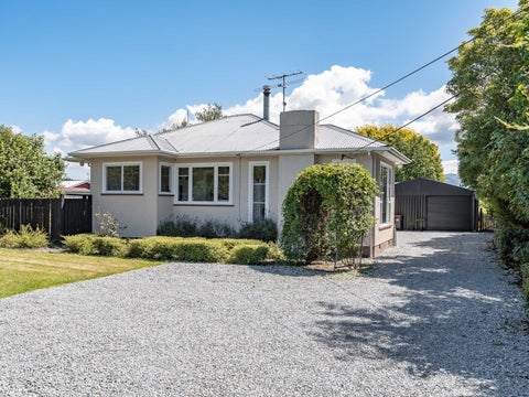 422 High Street South, Carterton