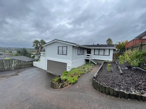 15A Cambric Place, Botany Downs, Auckland