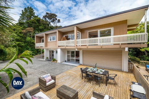 8 Tranquil Glade, Hillcrest, Auckland