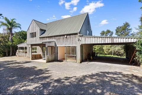 250A High Street North, Carterton
