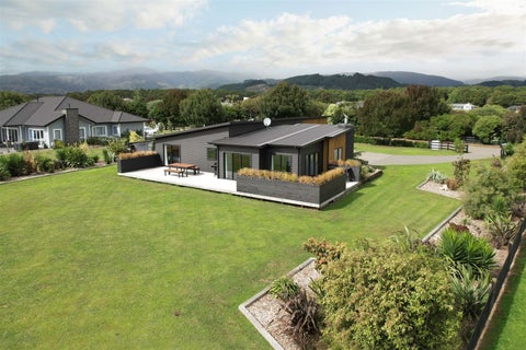 24 Ivy Lane, Ohau, Levin