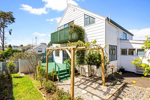 13A Caronia Crescent, Lynfield, Auckland