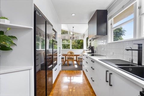 8 Avonleigh Road, Green Bay, Auckland
