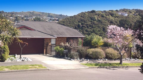 42 Sailmaker Close, Whitby, Porirua