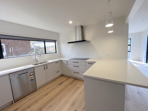 2/67 Nile Road, Milford, Auckland