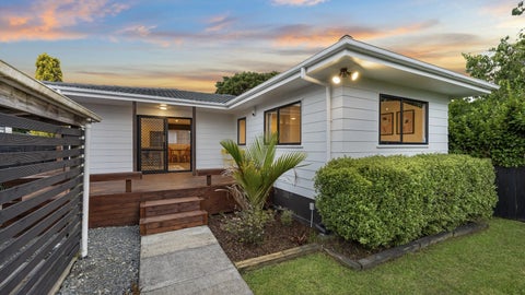 2/18 Darcy Place, Massey, Auckland