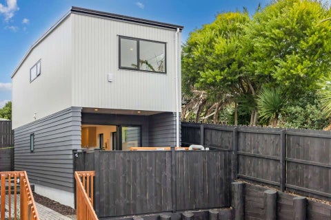 2/82 Rosewarne Crescent, Glendene, Auckland