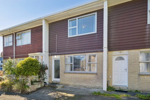 2/210 Newlands Road, Newlands, Wellington