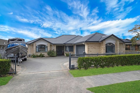 15 Summerland Drive, Henderson, Auckland