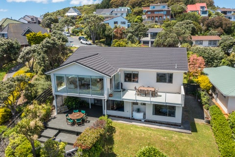 11 Mercury Way, Whitby, Porirua