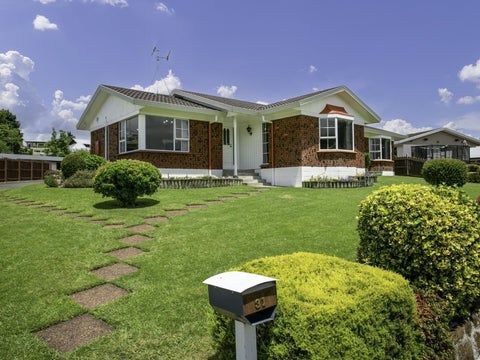 31 Sheridan Crescent, Leamington, Cambridge