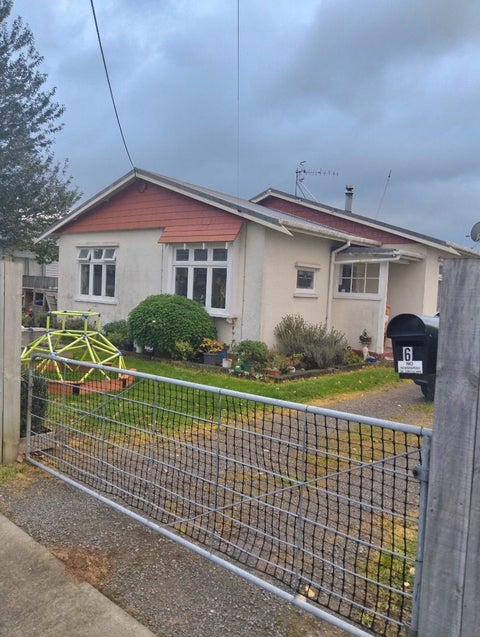 6 Huia Street, Pahiatua