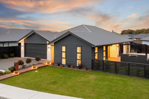 13 Stackwood Avenue, Woodend, Woodend