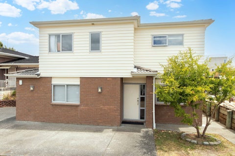 2A Kyeemagh Street, Botany Downs, Auckland