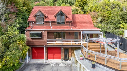 8 Hobbit Lane, Pinehaven, Upper Hutt