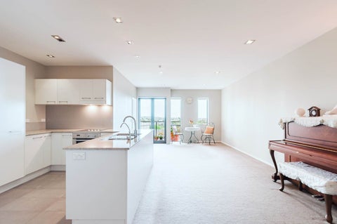 B 305/525 East Coast Road, Browns Bay, Auckland