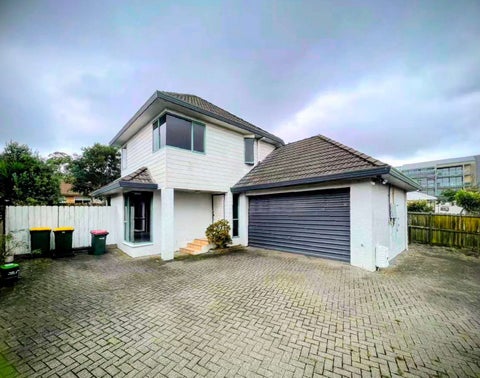 2/15 Dunn Place, Farm Cove, Auckland