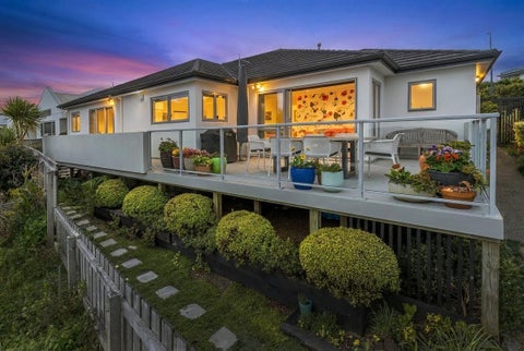 3 Greenstone Place, Aotea, Porirua