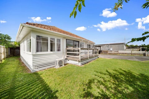 2/8 Fisher Crescent, Ōtara, Auckland