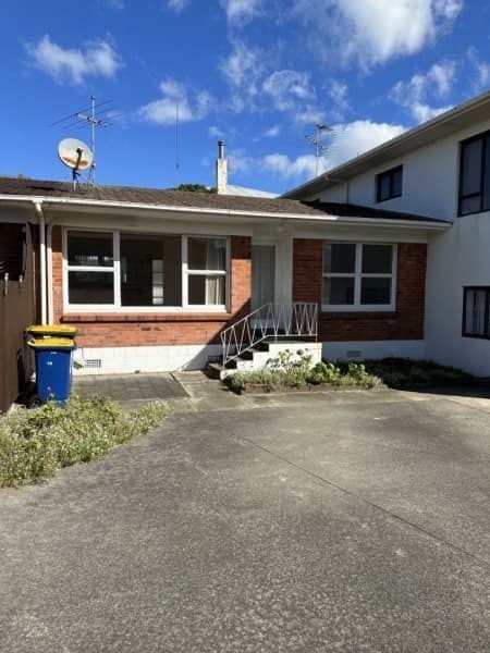 1/8 Craig Road, Milford, Auckland