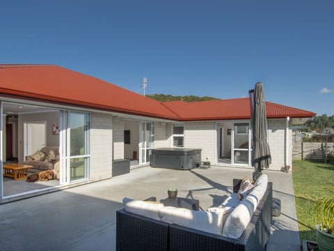 6 Rochfort Crescent, Pyes Pa, Tauranga