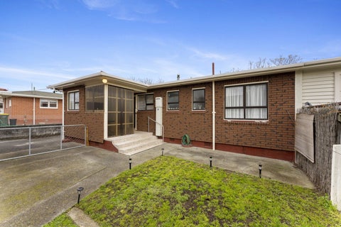 607 Queen Street East, Levin, Levin