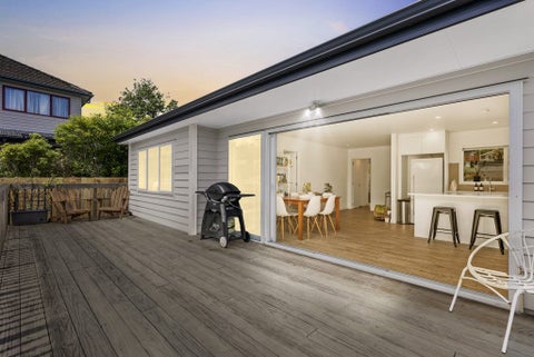 15D Aeroview Drive, Beach Haven, Auckland