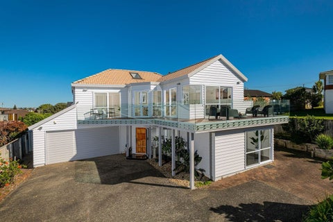 2/28 East Coast Road, Milford, Auckland