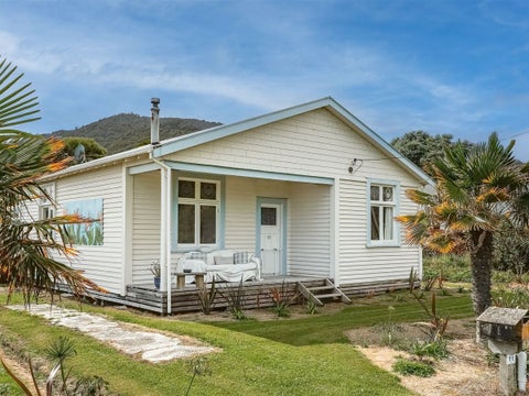 11 River Road, Hector, Hector