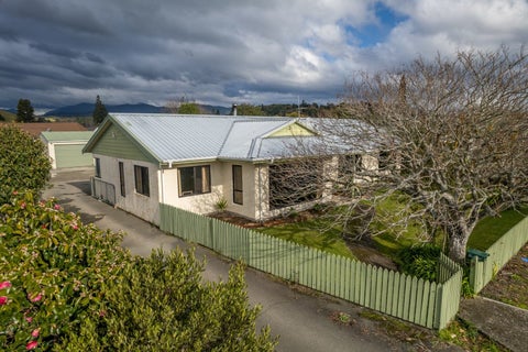19 Lord Auckland Road, Wakefield, Wakefield