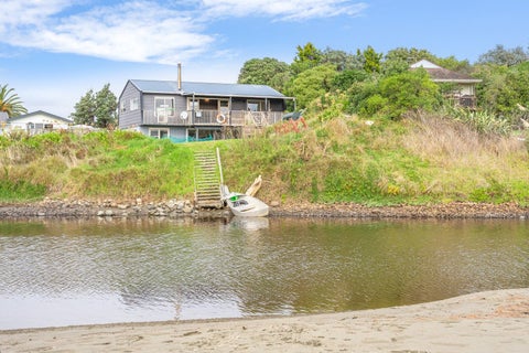 21 Manga-Pirau Street, WAIKAWA BEACH, MANAKAU