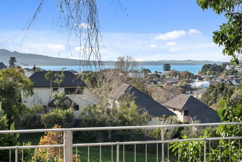 2/89 Kurahaupo Street, Orakei, Auckland