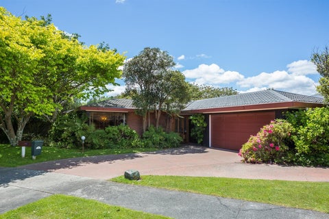 12 Observatory Close, Whitby, Porirua