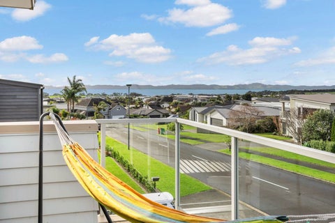 13 Thistle Close, Beachlands, Auckland