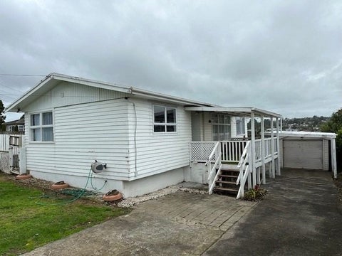 33 Lincoln Park Avenue, Massey, Auckland
