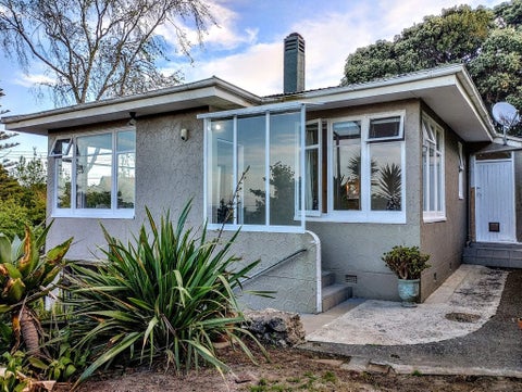 2 Fairmount Road, Titirangi, Auckland