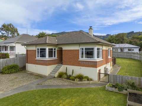 17 Hugh Street, Sawyers Bay, Port Chalmers
