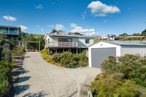 6 Loke Crescent, Coopers Beach, Coopers Beach
