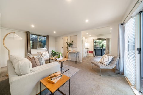 90 Blue Mountains Road, Pinehaven, Upper Hutt