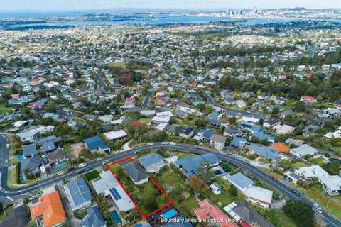 8 Speedy Crescent, Hillcrest, Auckland